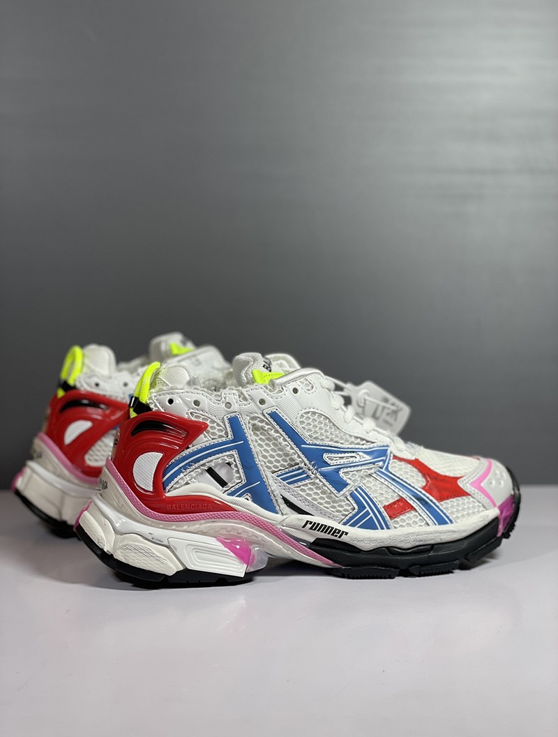 Balenciaga Runner Sneaker 070