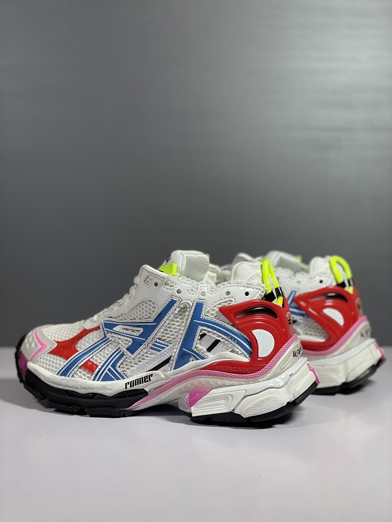 Balenciaga Runner Sneaker 070