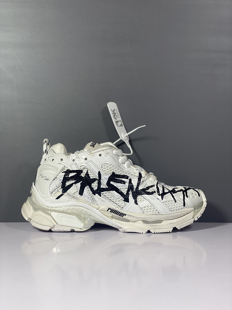 Balenciaga Runner Sneaker 073