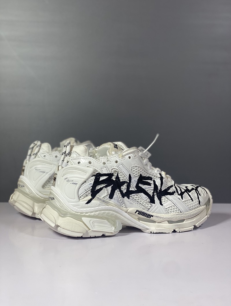 Balenciaga Runner Sneaker 073