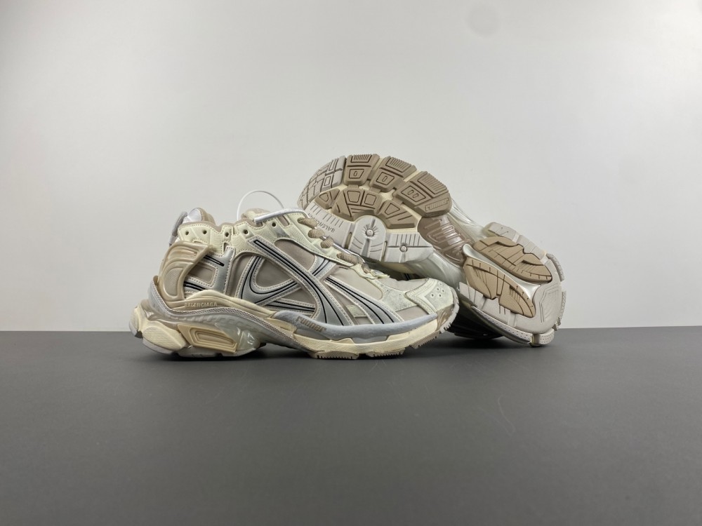 Balenciaga 7.5 Sneaker 009