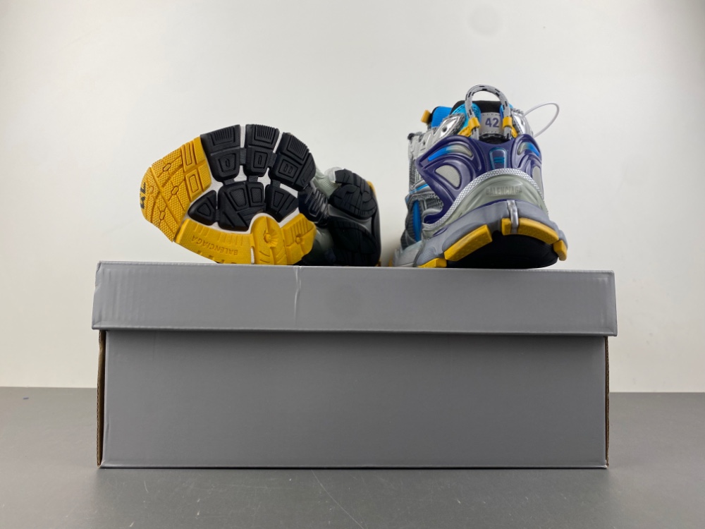 Balenciaga 7.5 Sneaker 011