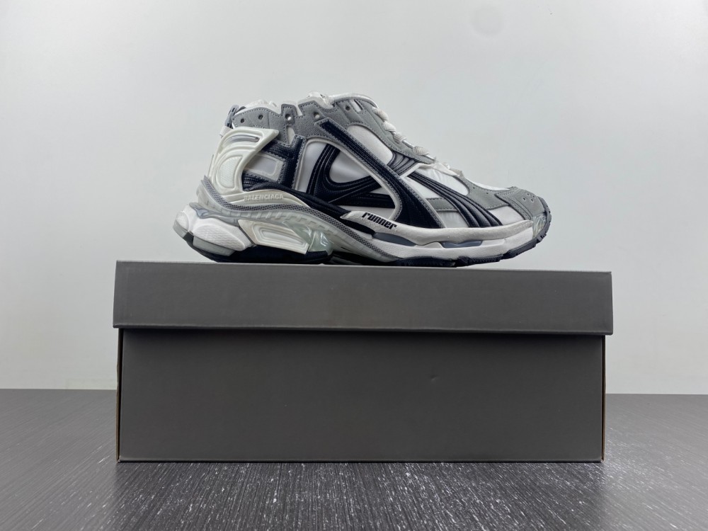 Balenciaga 7.5 Sneaker 026