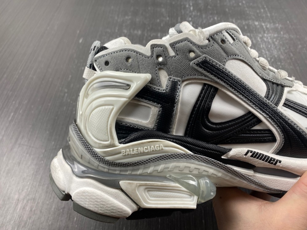Balenciaga 7.5 Sneaker 026