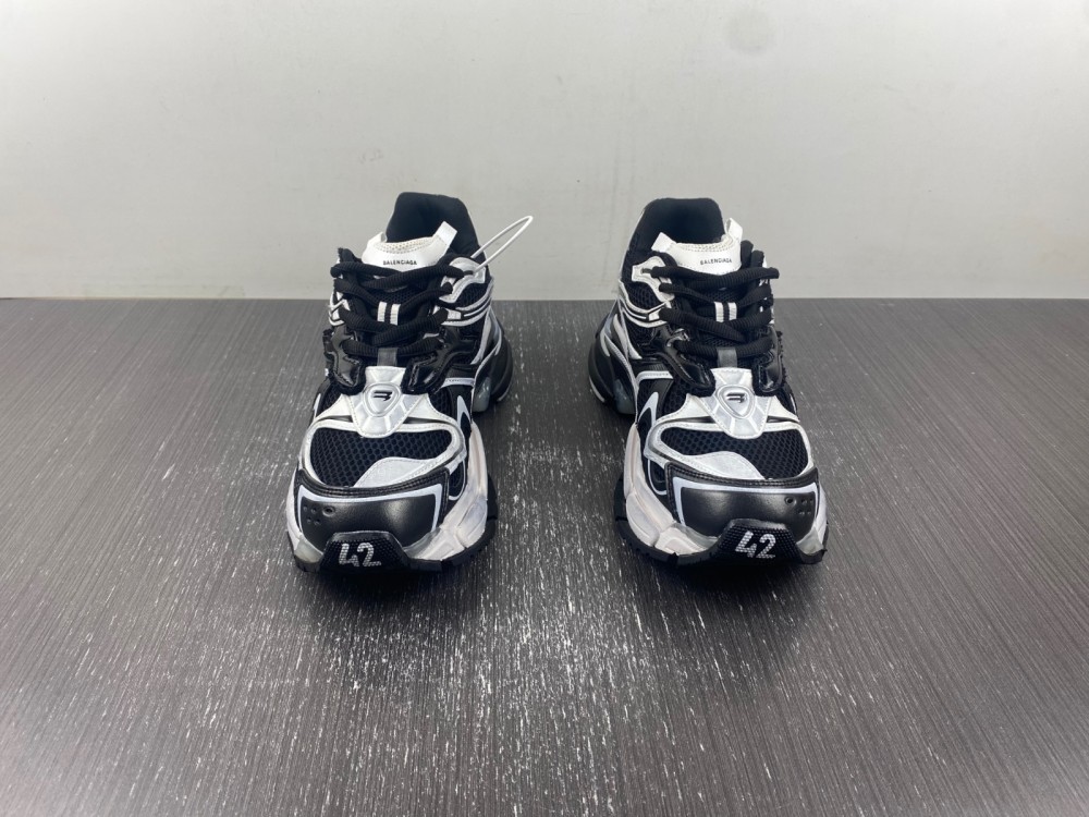 Balenciaga 7.5 Sneaker 030