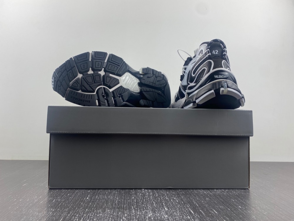 Balenciaga 7.5 Sneaker 030