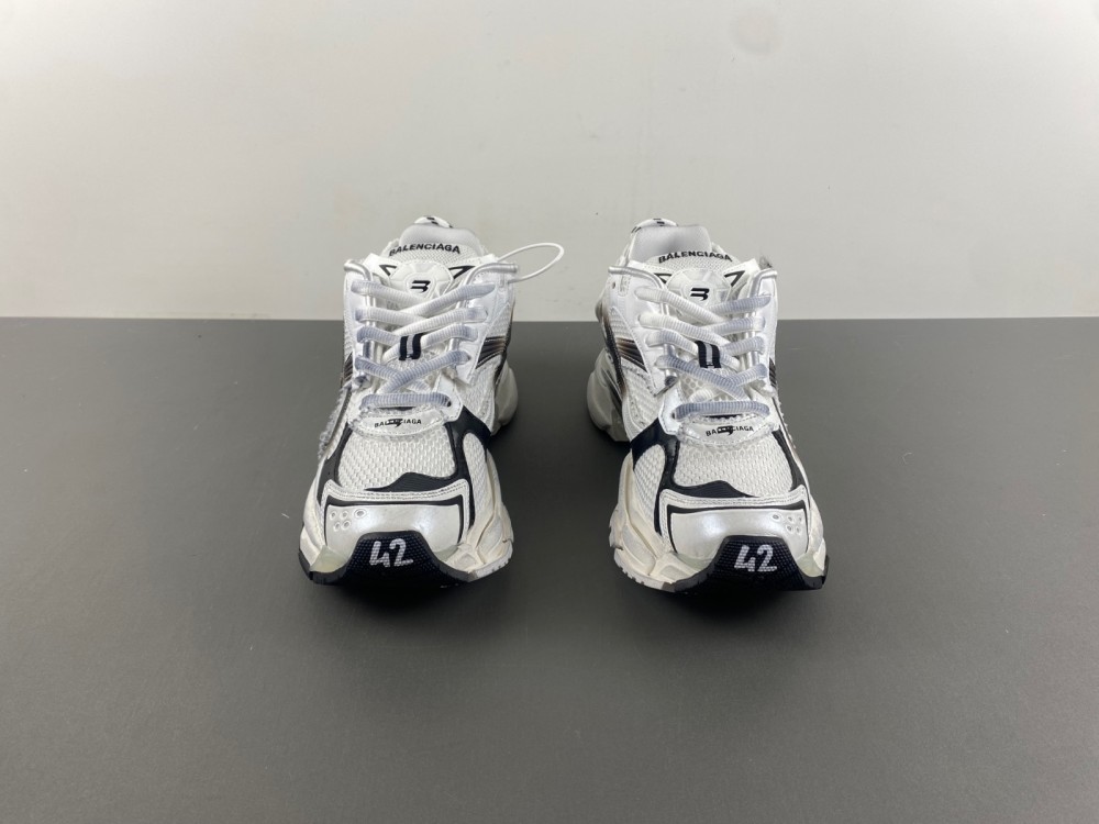 Balenciaga 7.5 Sneaker 031