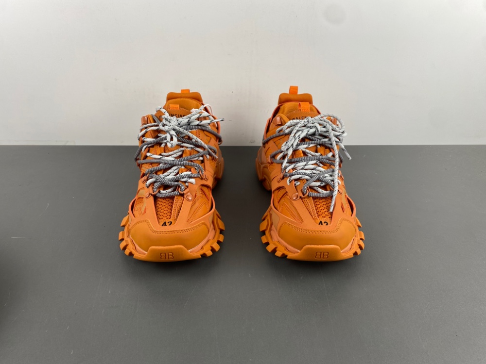 Balenciaga Track Trail Laces 3.0 010