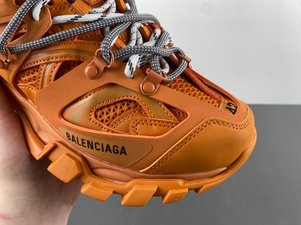 Balenciaga Track Trail Laces 3.0 010