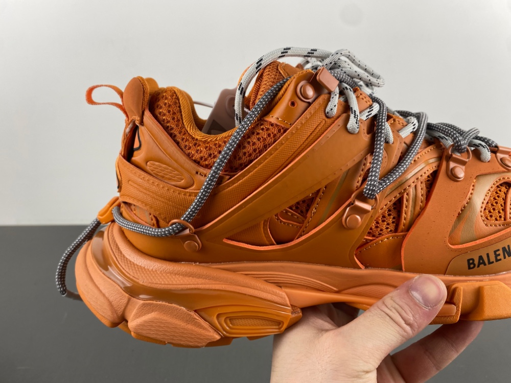 Balenciaga Track Trail Laces 3.0 010