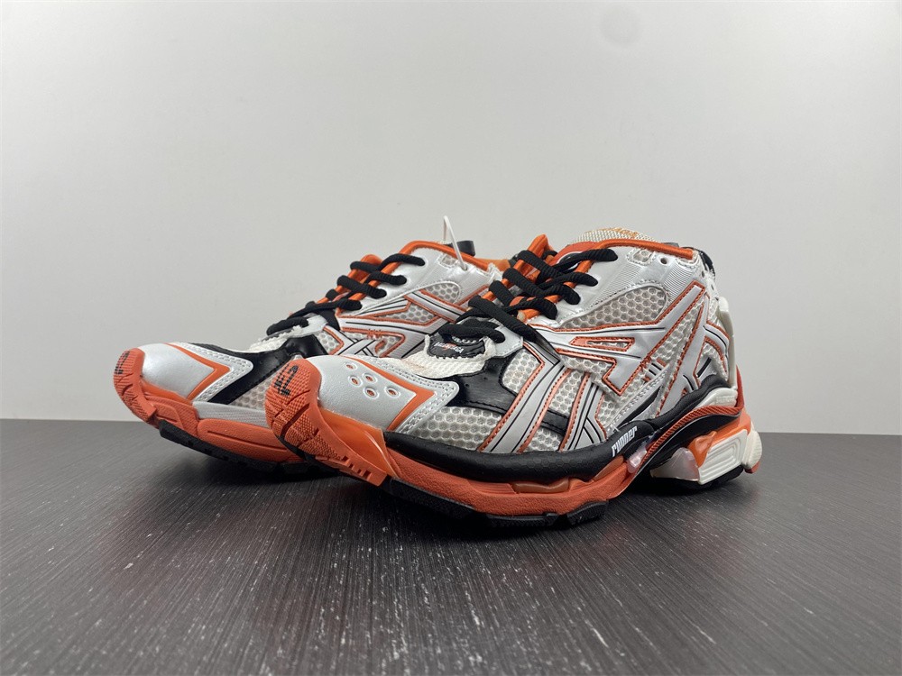 Balenciaga 7.0 Sneaker 002