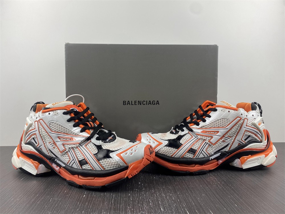 Balenciaga 7.0 Sneaker 002