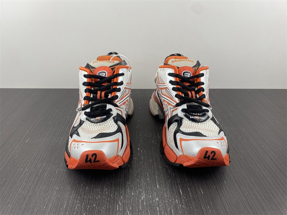 Balenciaga 7.0 Sneaker 002