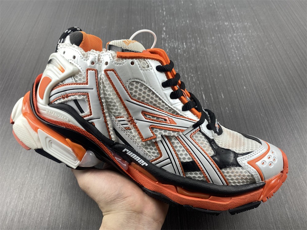 Balenciaga 7.0 Sneaker 002