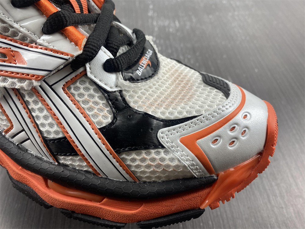 Balenciaga 7.0 Sneaker 002