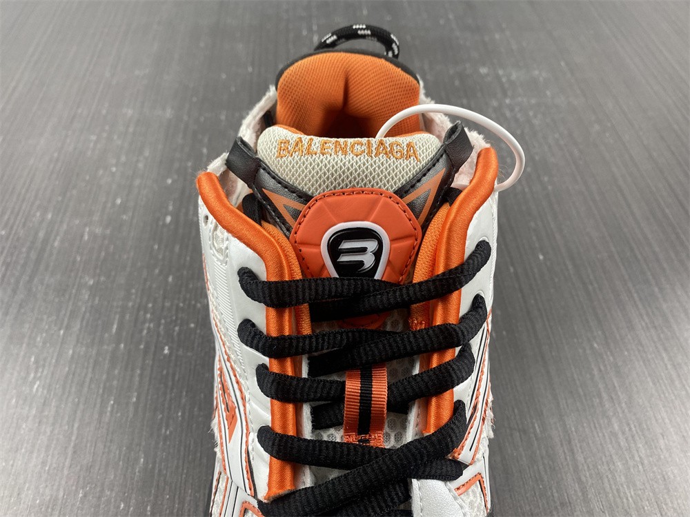 Balenciaga 7.0 Sneaker 002