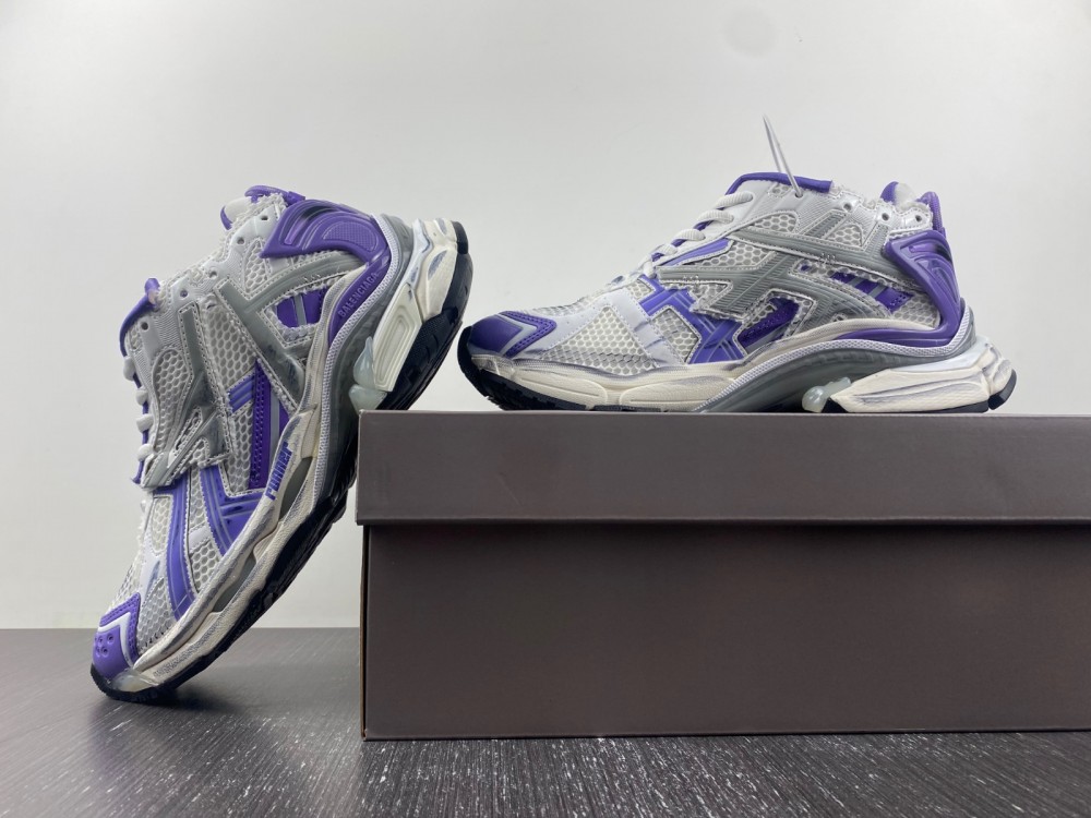 Balenciaga 7.0 Sneaker 001