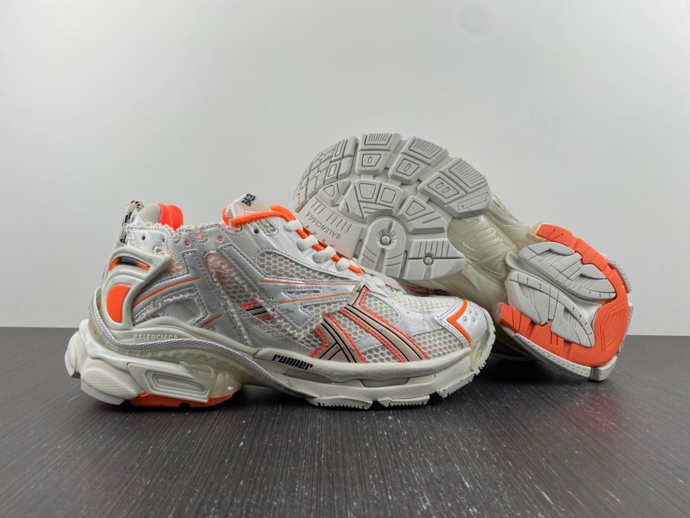 Balenciaga 7.0 Sneaker 003