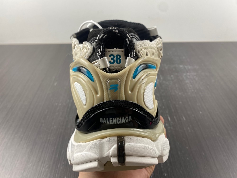 Balenciaga 7.0 Sneaker 005