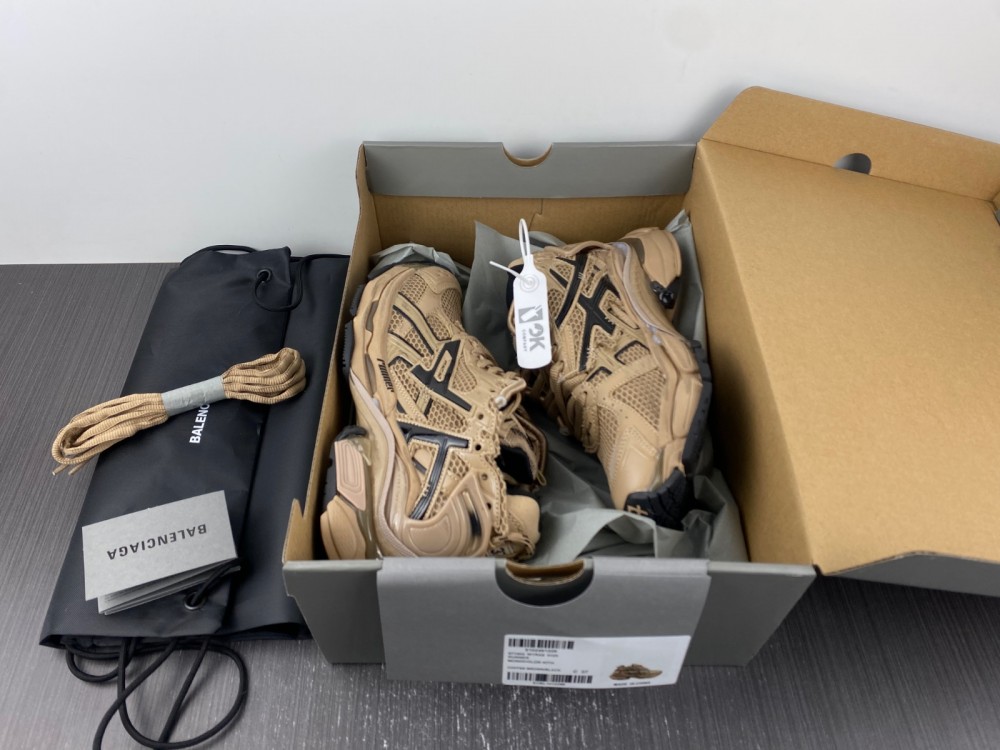 Balenciaga 7.0 Sneaker 006