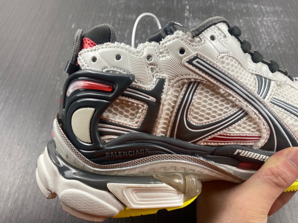 Balenciaga 7.0 Sneaker 008