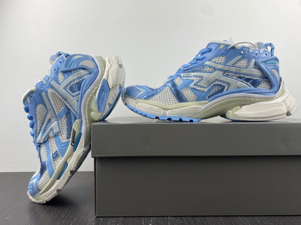 Balenciaga 7.0 Sneaker 010