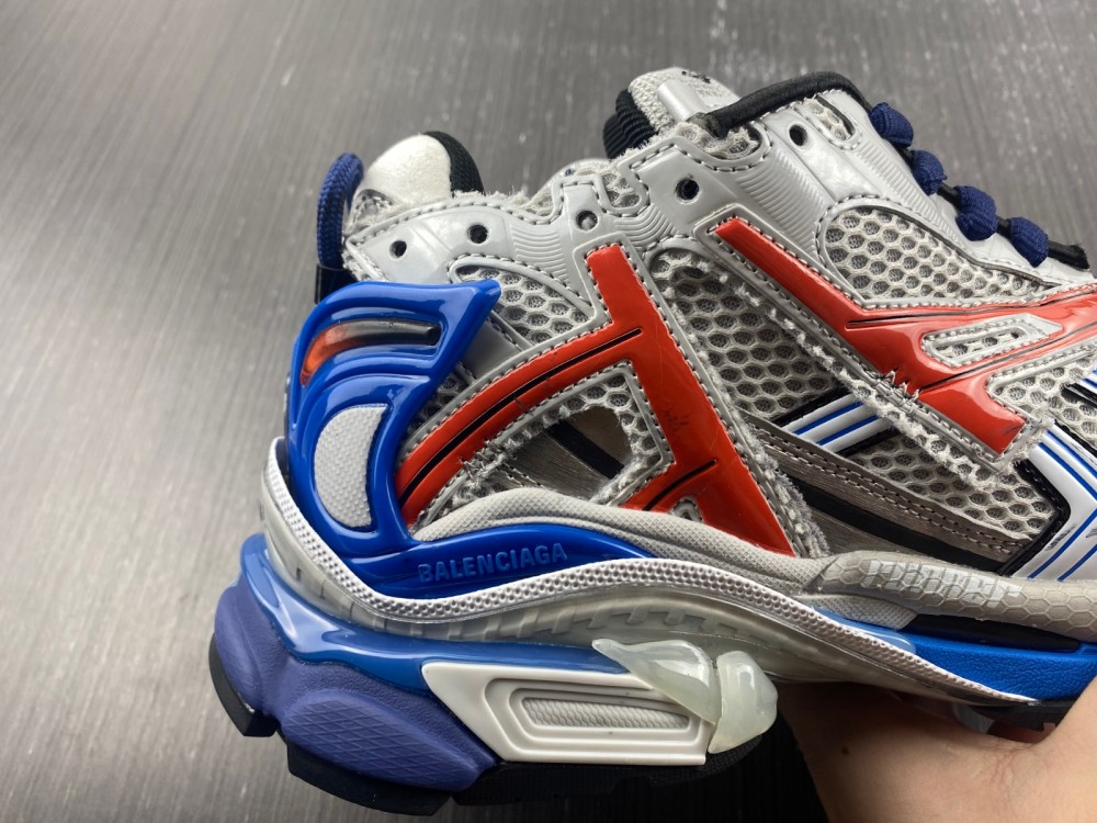 Balenciaga 7.0 Sneaker 011