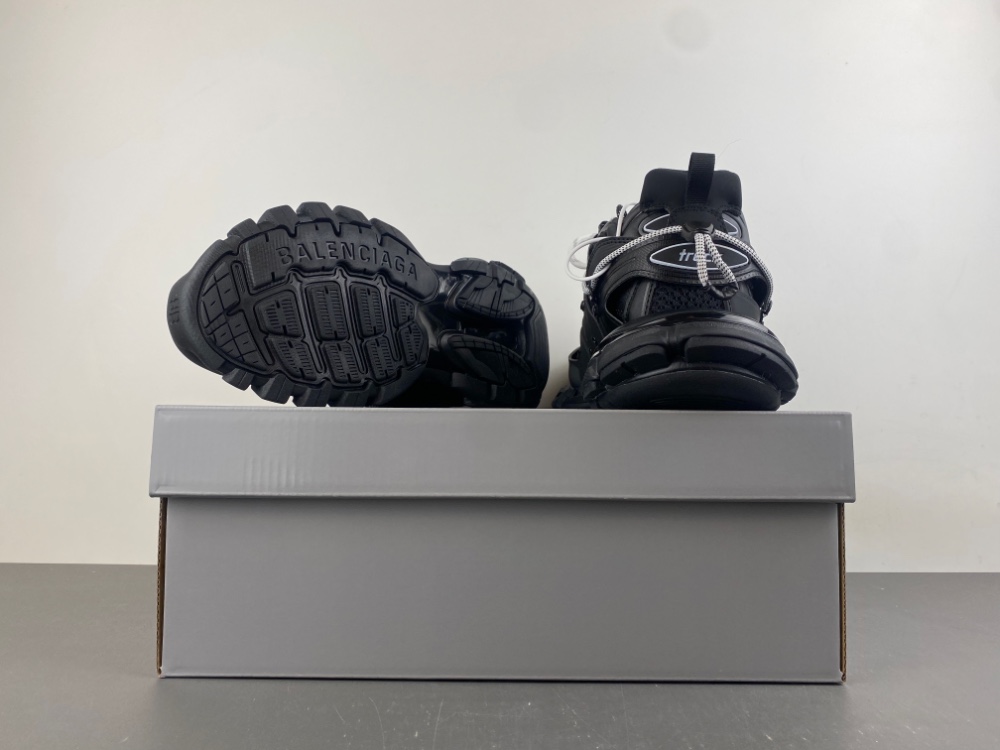 Balenciaga Track Trail Laces 3.0 012