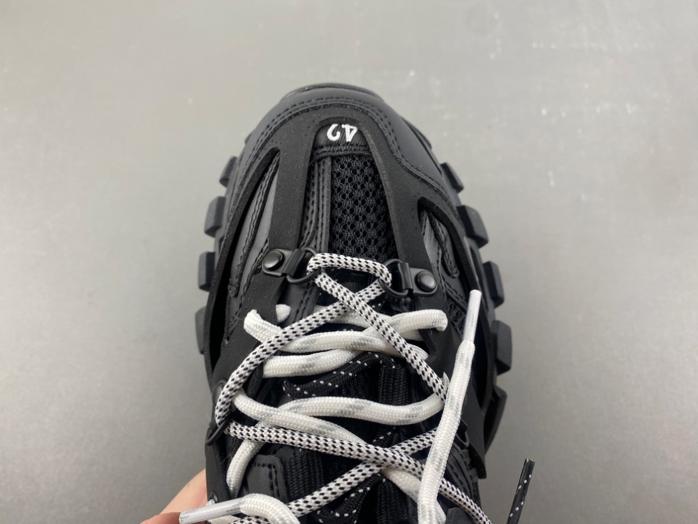 Balenciaga Track Trail Laces 3.0 012