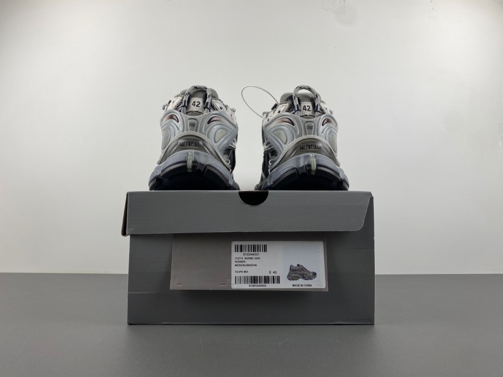 Balenciaga 7.0 Sneaker 013