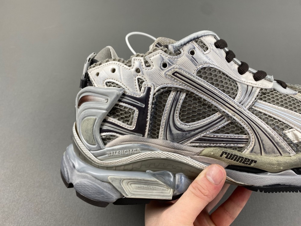 Balenciaga 7.0 Sneaker 013