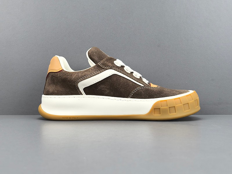 LV Tilted Sneaker 004
