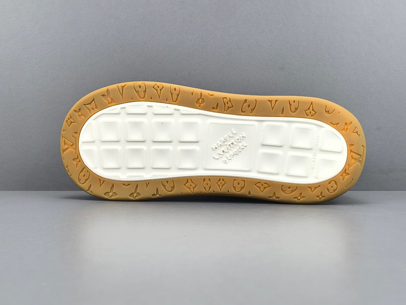 LV Tilted Sneaker 004