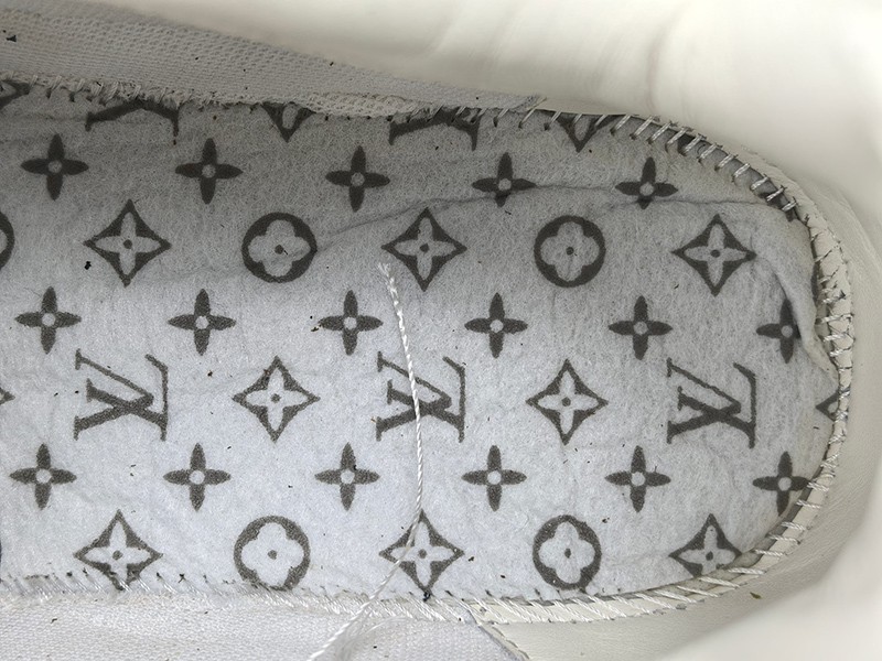 LV Tilted Sneaker 004