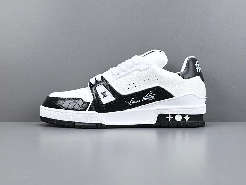 LV Trainer Sneaker 002