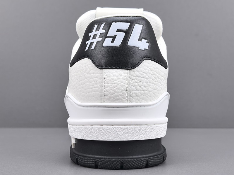 LV Trainer Sneaker 002