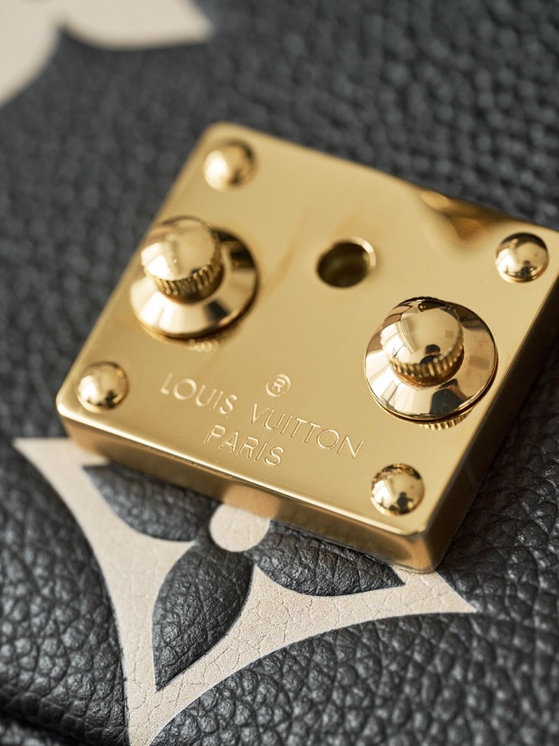 Pochette Metis East West M46596