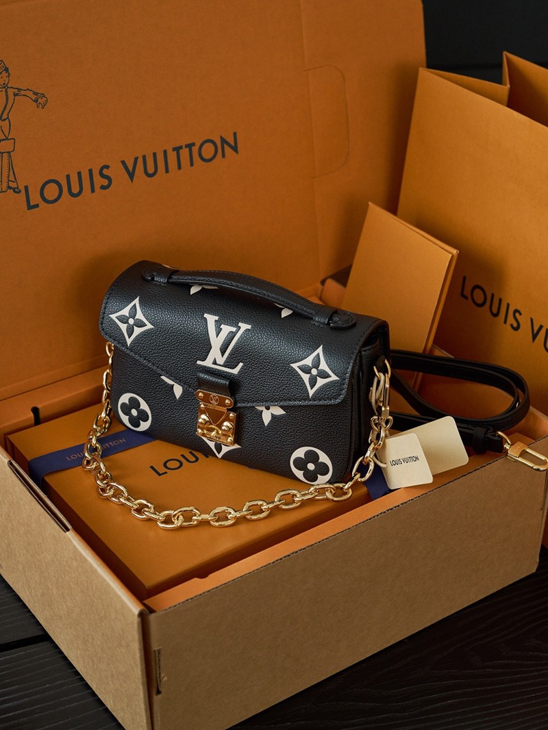 Pochette Metis East West M46596