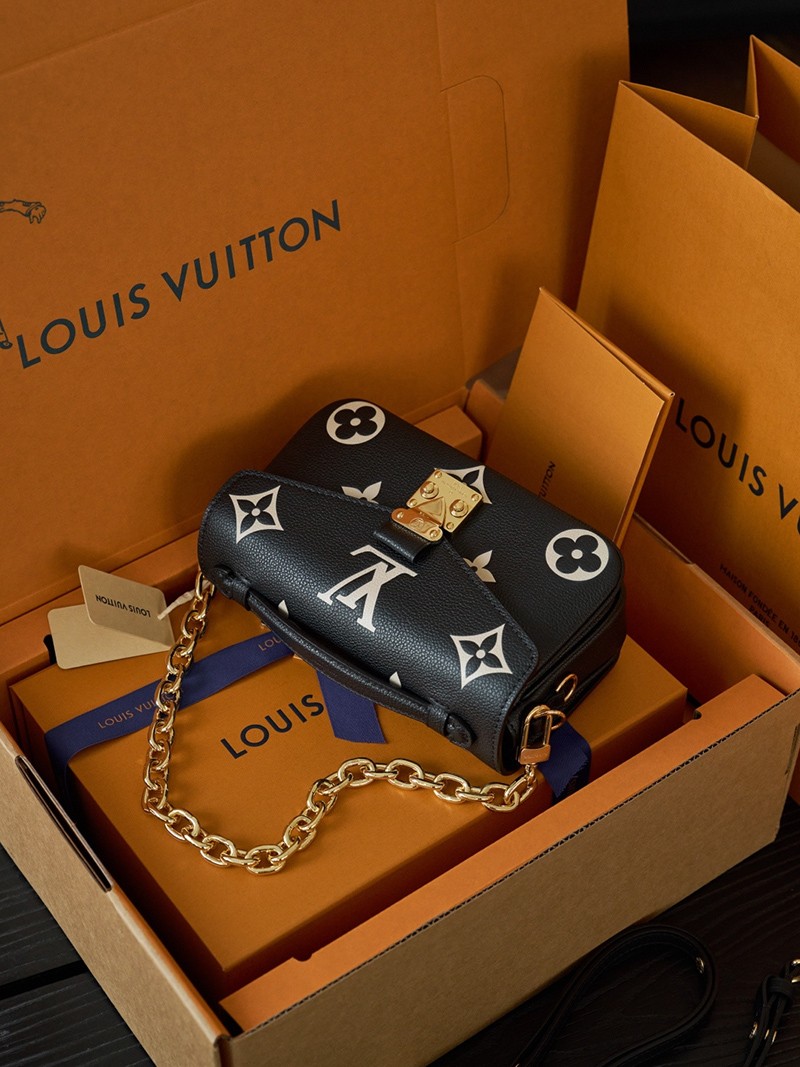 Pochette Metis East West M46596