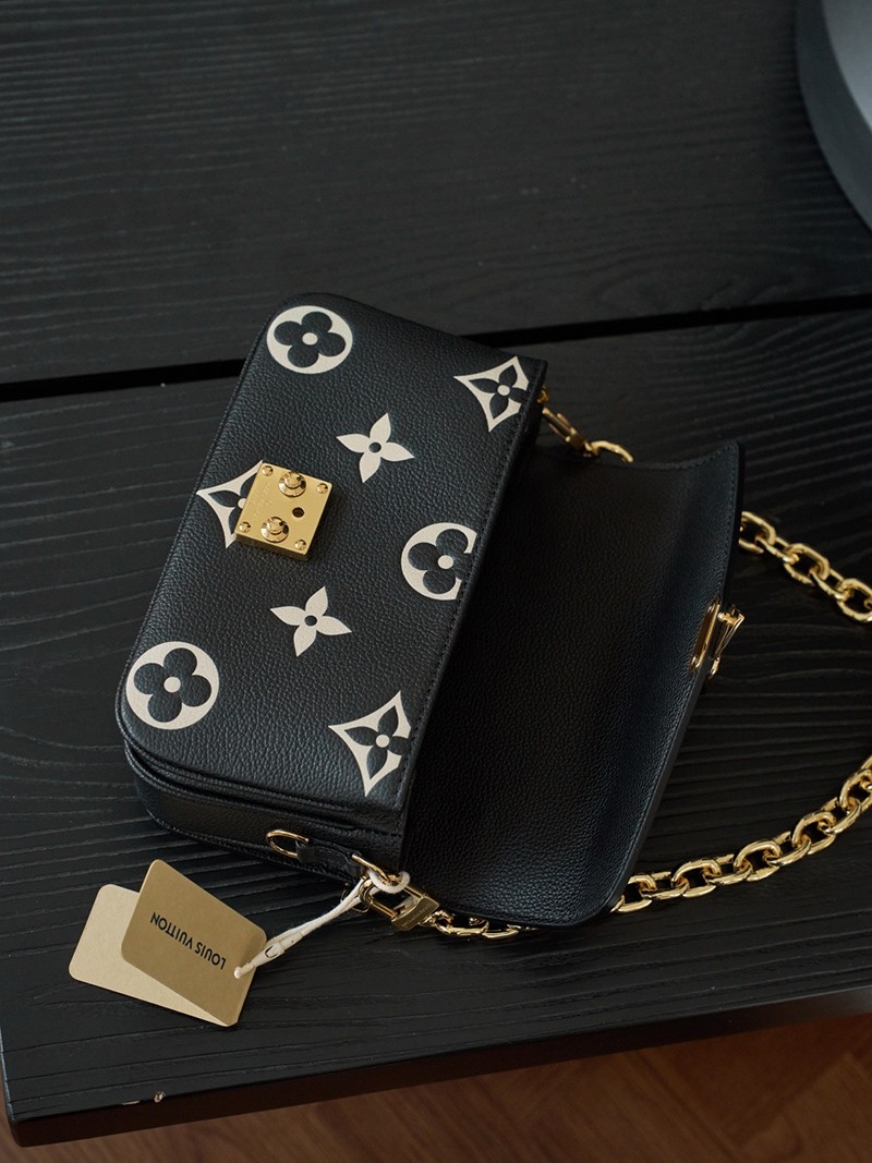 Pochette Metis East West M46596