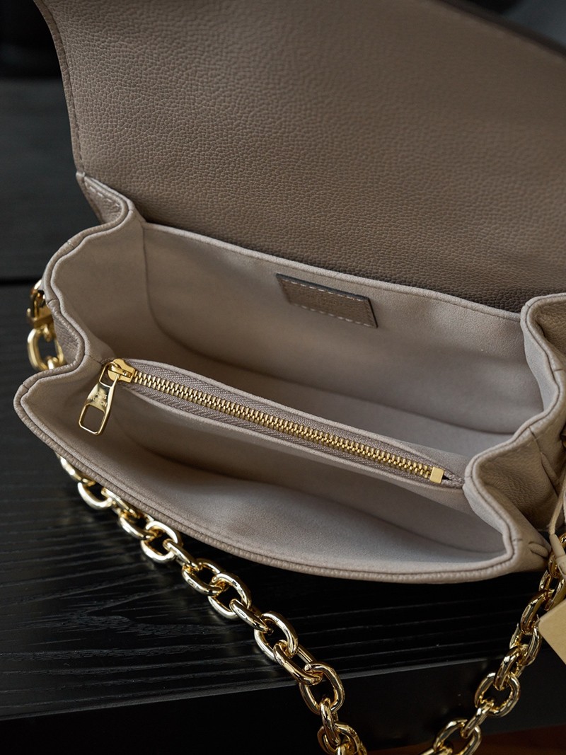 Pochette Metis East West M23081