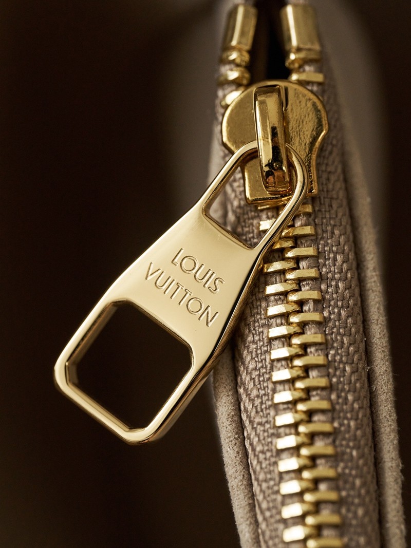 Pochette Metis East West M23081