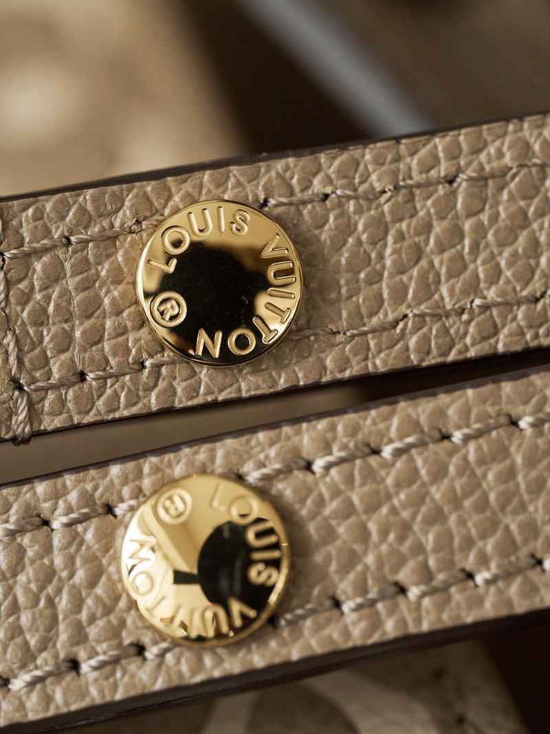 Pochette Metis East West M23081