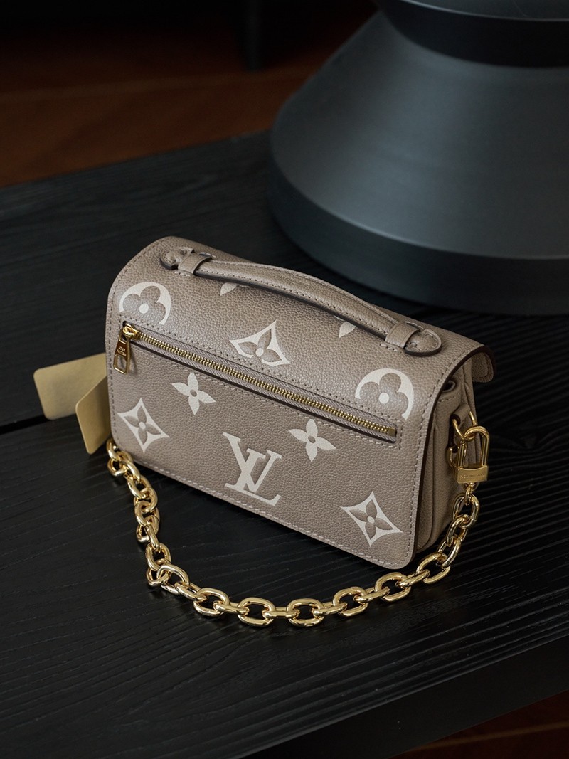 Pochette Metis East West M23081