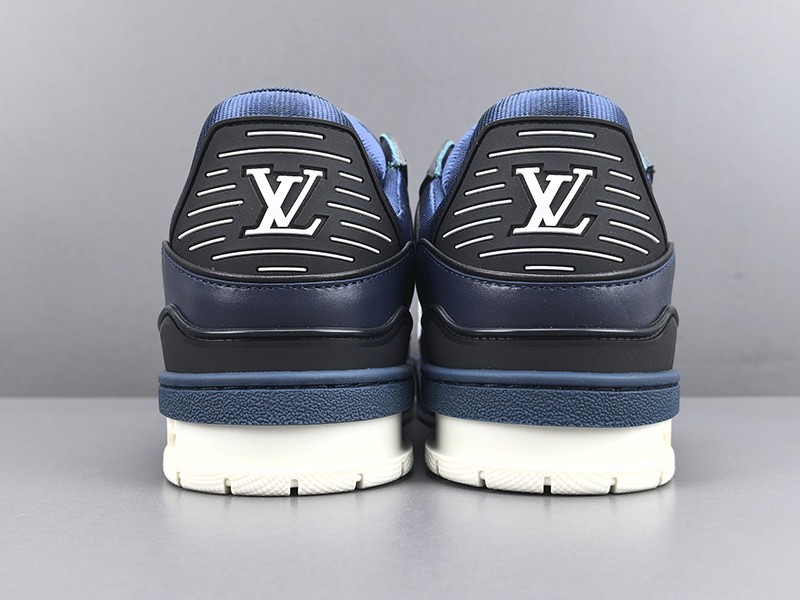 LV Trainer Sneaker 004