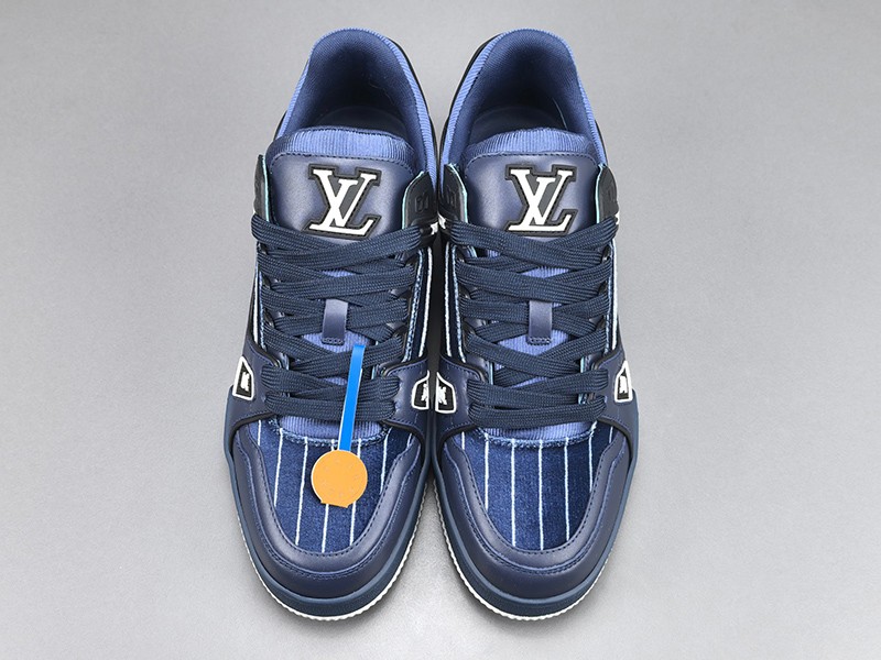 LV Trainer Sneaker 004