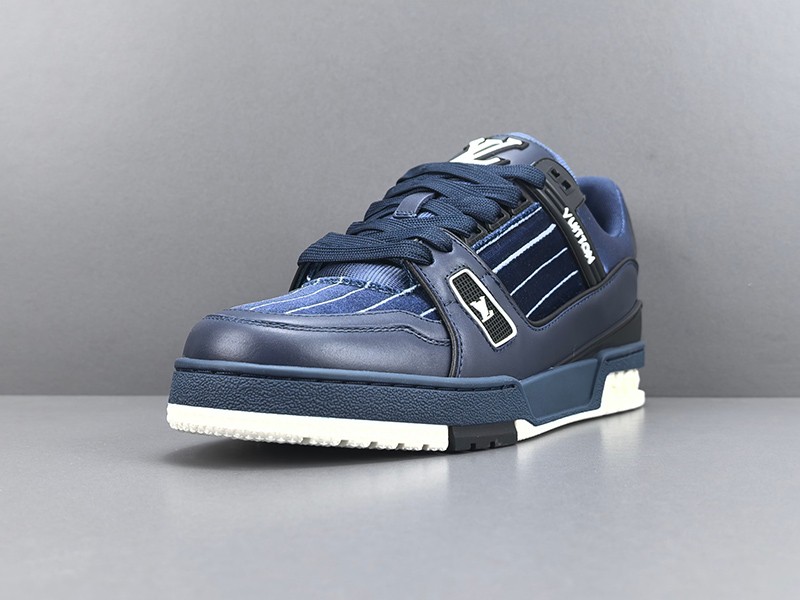 LV Trainer Sneaker 004