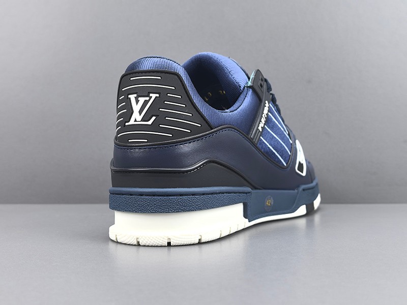 LV Trainer Sneaker 004