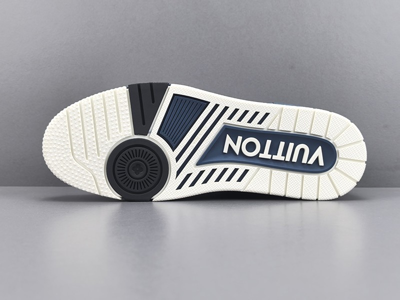 LV Trainer Sneaker 004