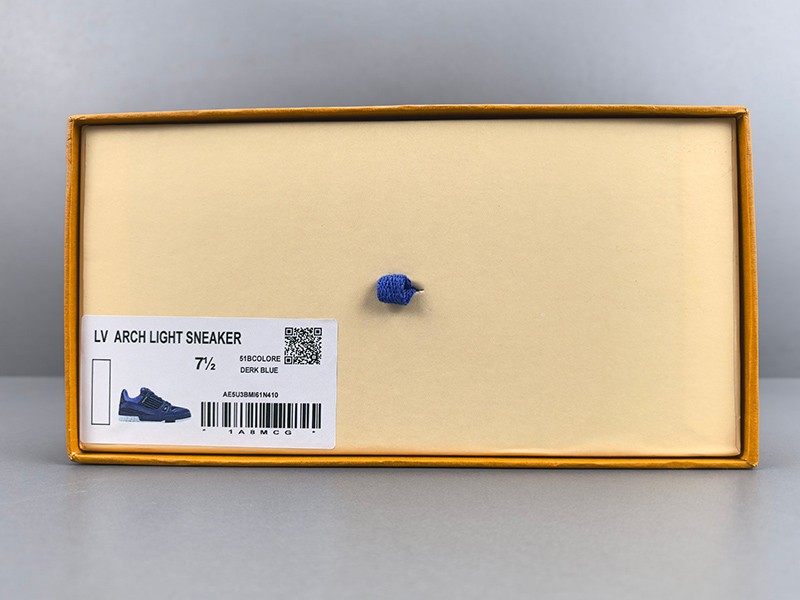 LV Trainer Sneaker 004